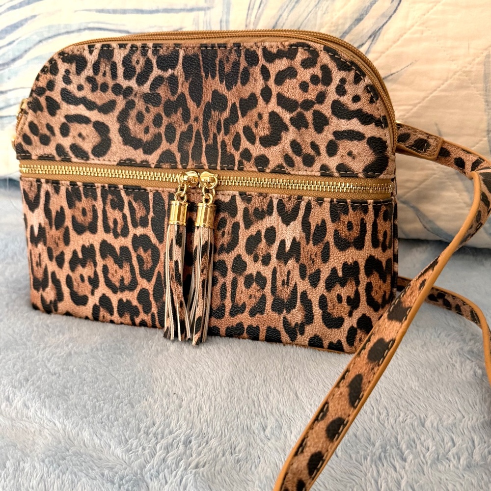 LEOPARD Print BAG⭐️❤️NWT faux leather/SHOULDER/CROSSBODY HANDBAG LIGHTWEIGHT - Picture 3 of 13